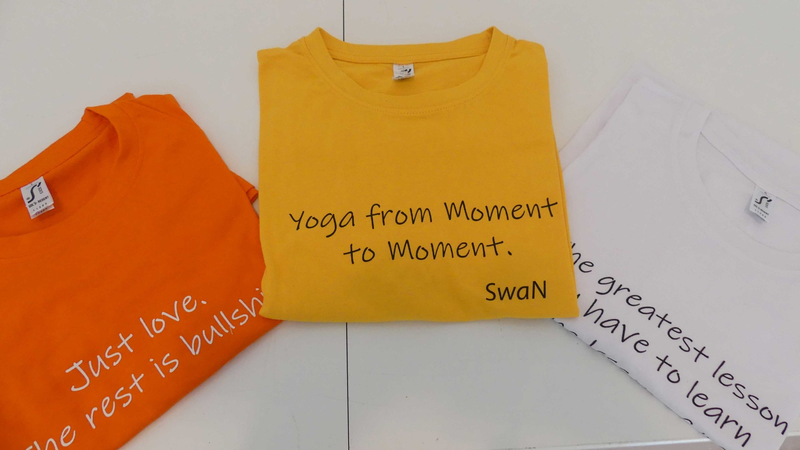 Φωτεινά T-Shirts με Νόημα...!!