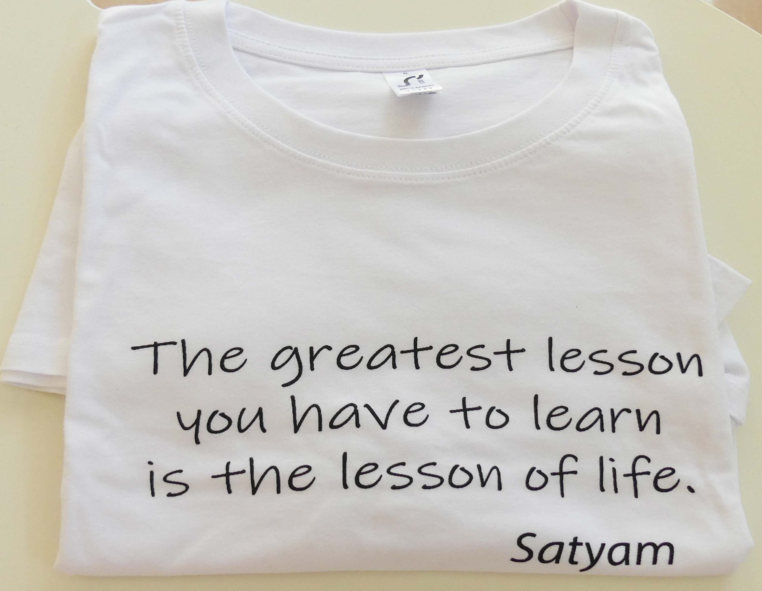 Φωτεινά T-Shirts με Νόημα...!!