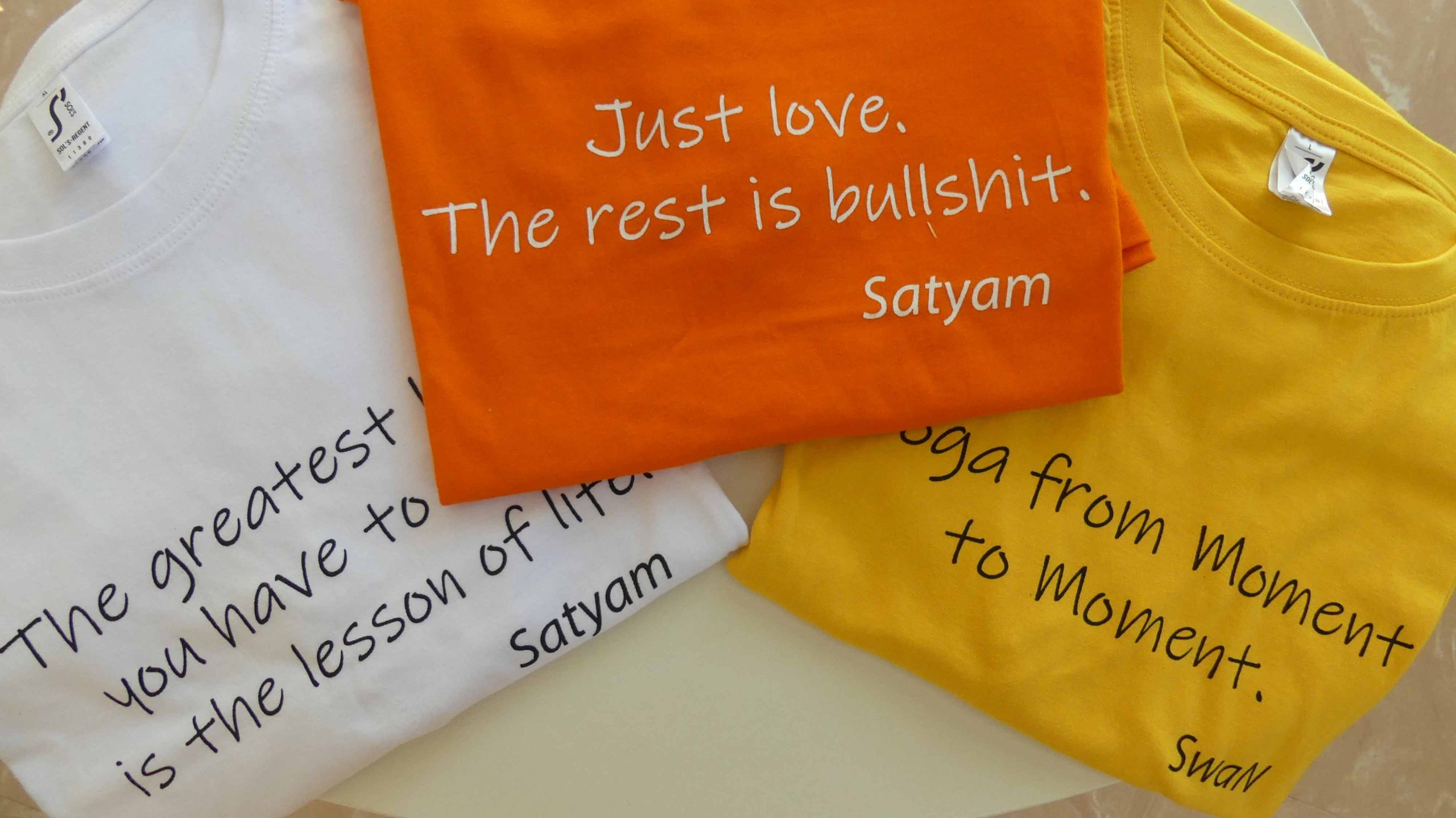 Φωτεινά T-Shirts με Νόημα...!!